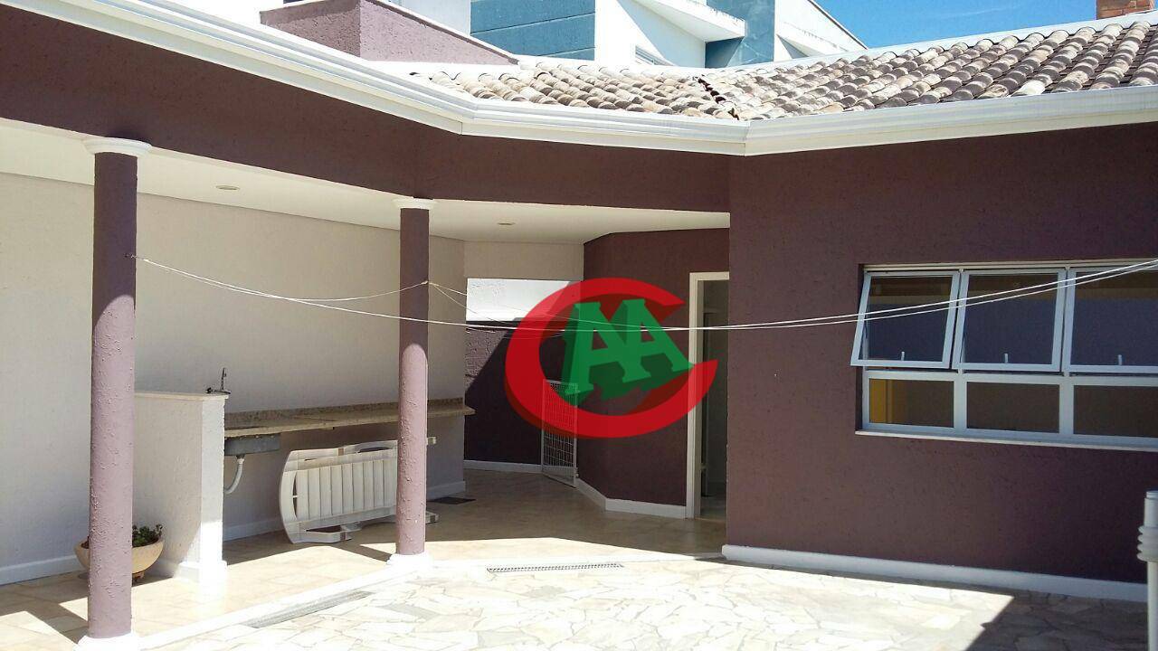 Sobrado à venda com 3 quartos, 257m² - Foto 1