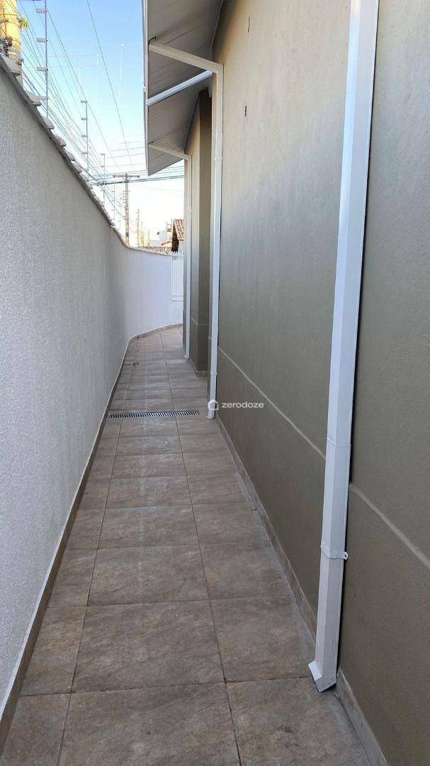 Casa à venda e aluguel com 3 quartos, 134m² - Foto 4