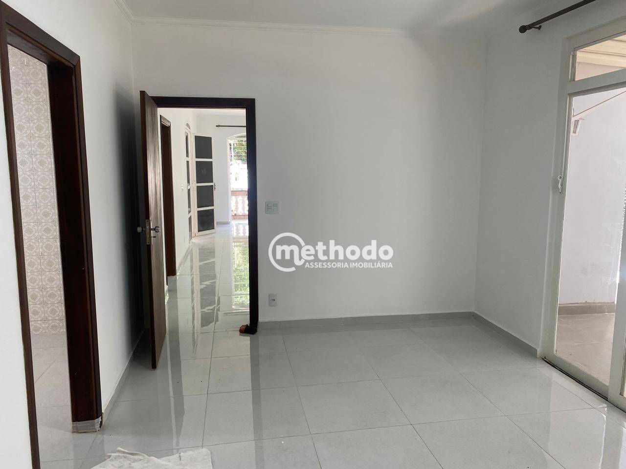 Casa para alugar com 4 quartos, 244m² - Foto 4