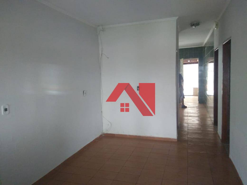 Casa à venda com 2 quartos, 100m² - Foto 1