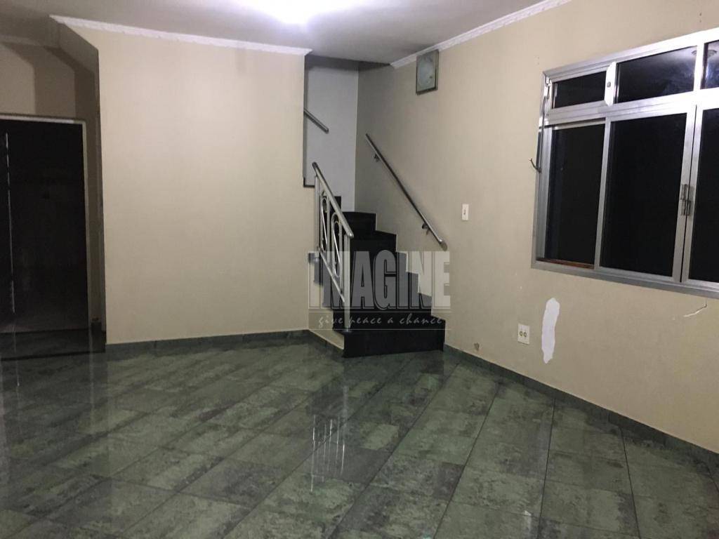 Sobrado à venda com 3 quartos, 232m² - Foto 1