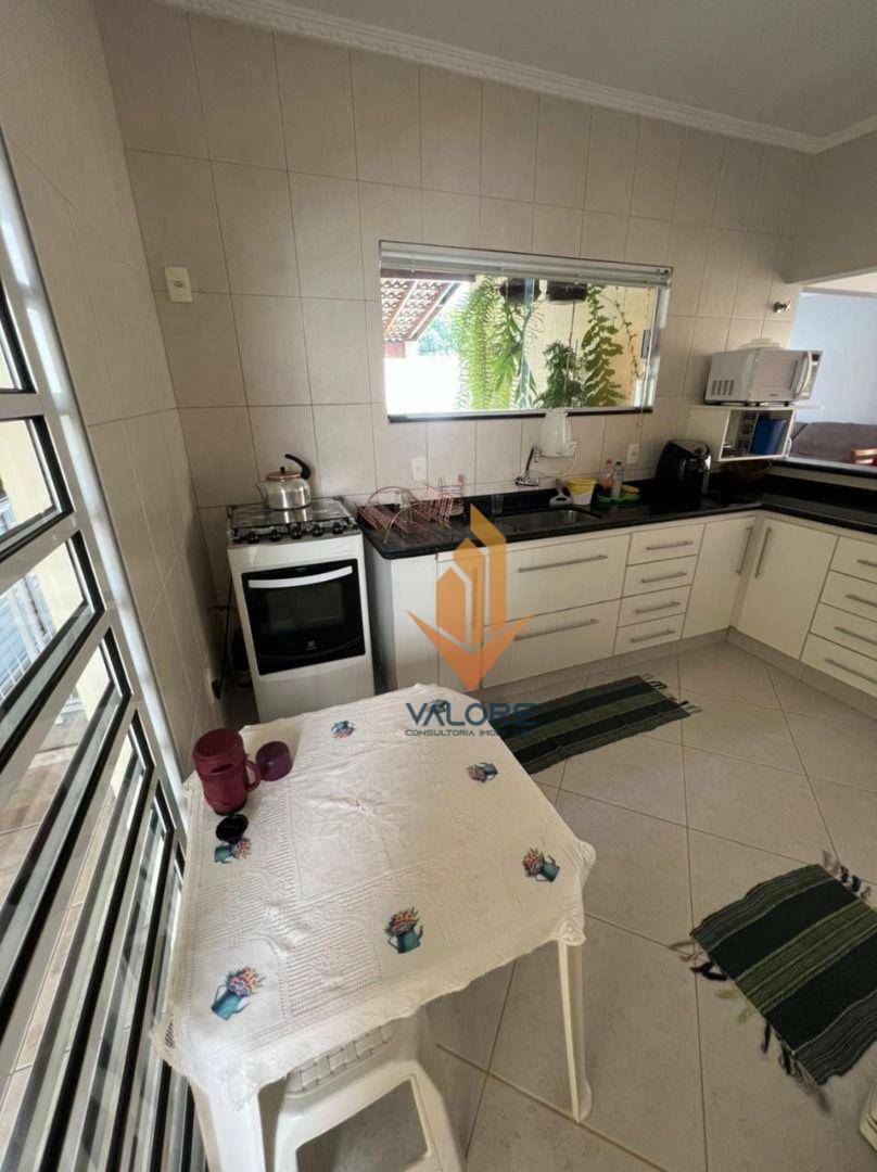 Casa à venda com 3 quartos, 168m² - Foto 14