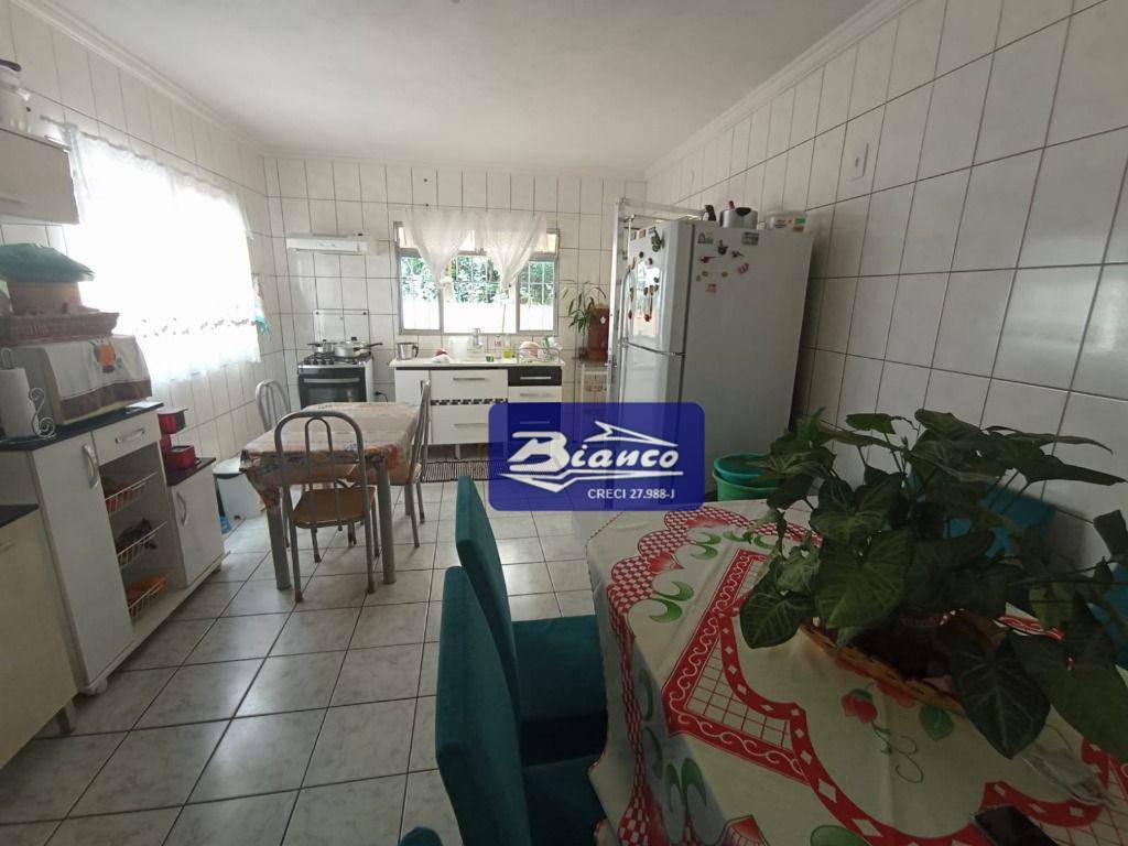 Casa à venda com 3 quartos, 236m² - Foto 11