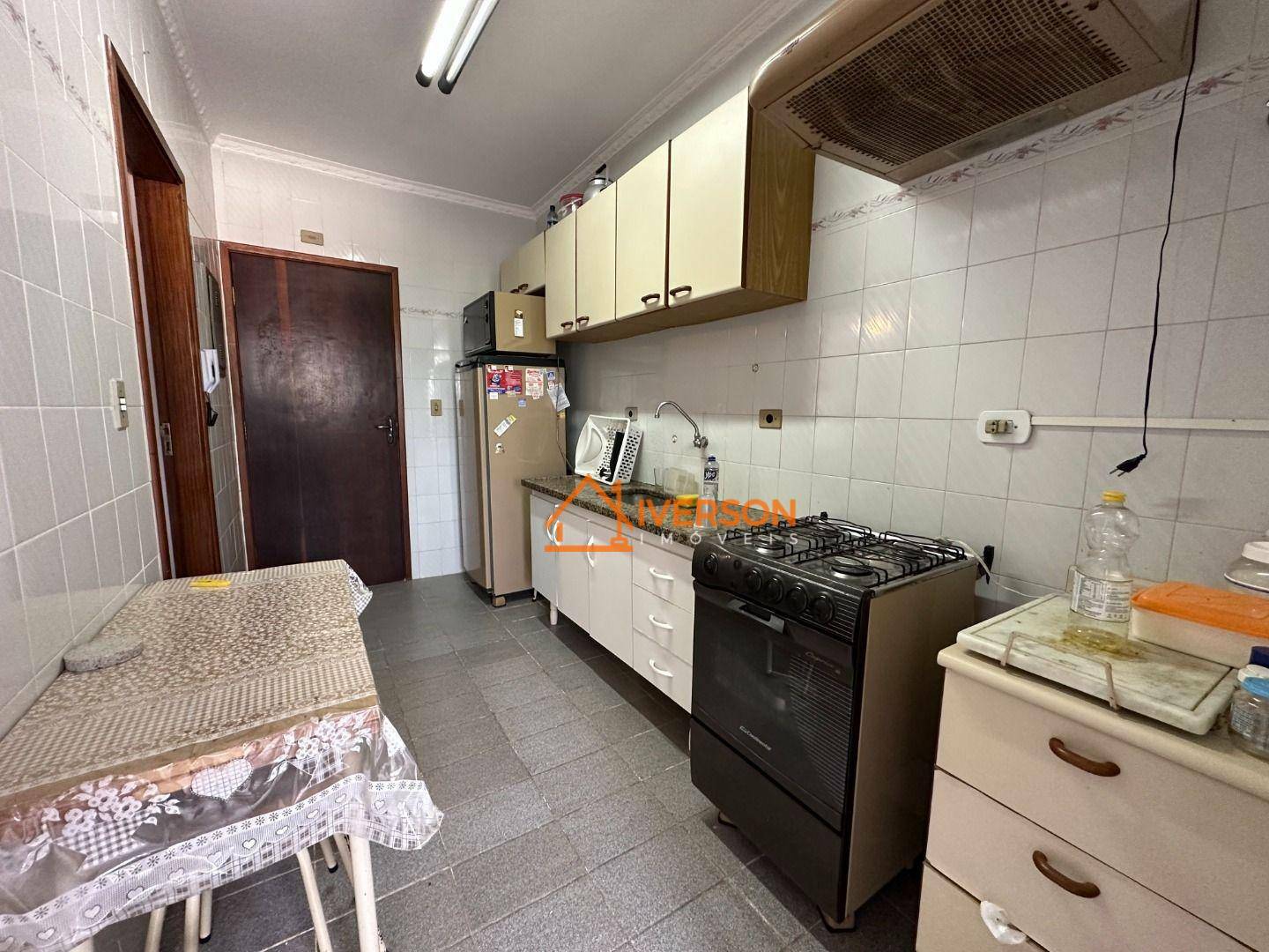 Apartamento à venda com 3 quartos, 90m² - Foto 3