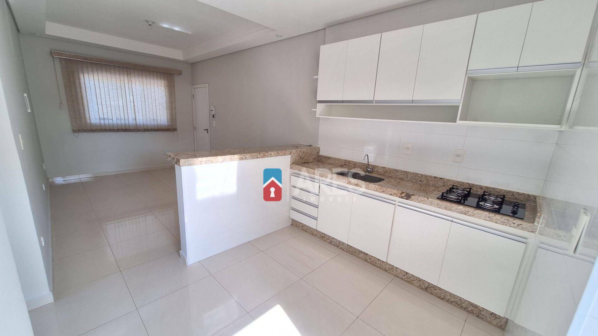 Apartamento à venda com 2 quartos, 70m² - Foto 3