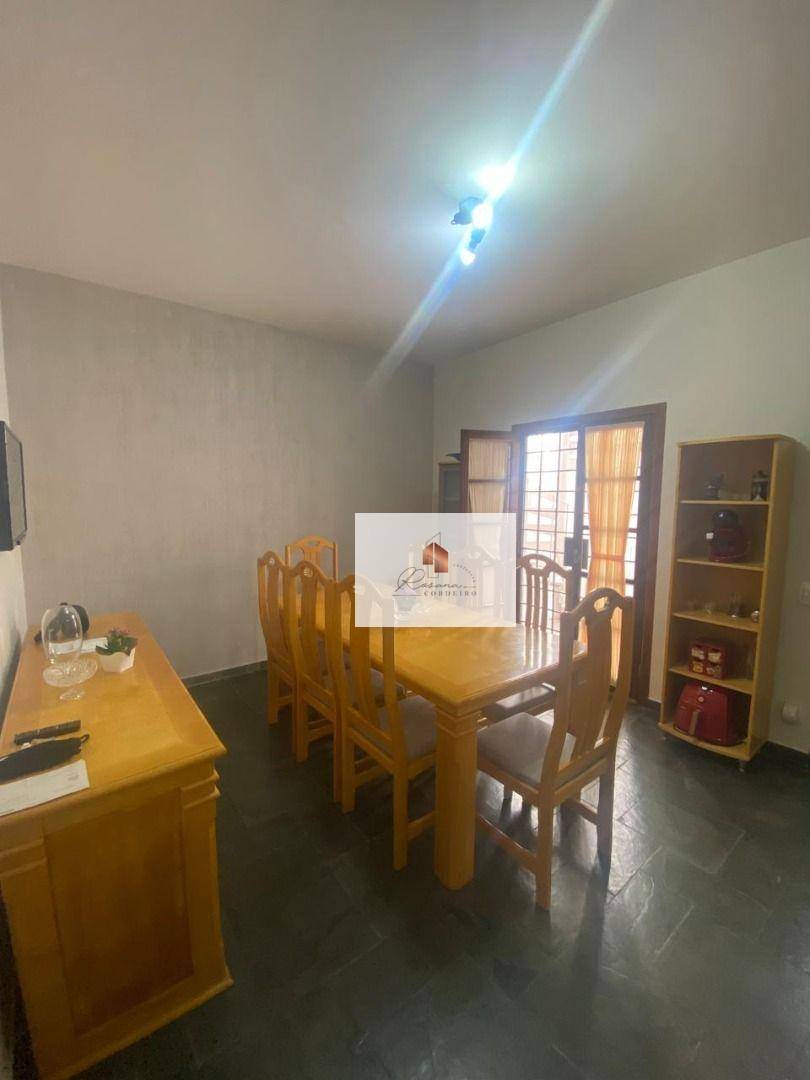 Casa à venda com 3 quartos, 235m² - Foto 8