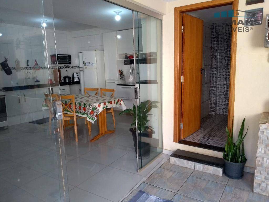 Casa à venda com 4 quartos, 248m² - Foto 1