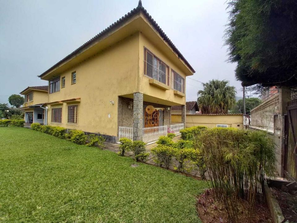 Casa à venda com 5 quartos, 1000m² - Foto 1