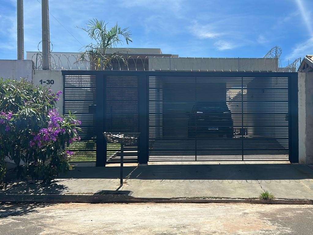 Casa à venda com 2 quartos, 200m² - Foto 1