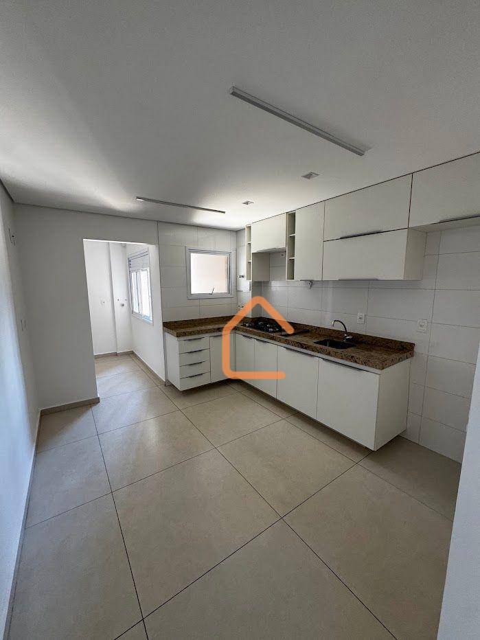 Apartamento para alugar com 3 quartos, 120m² - Foto 2