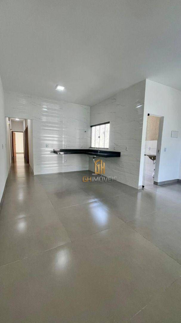 Casa à venda com 3 quartos, 100m² - Foto 4