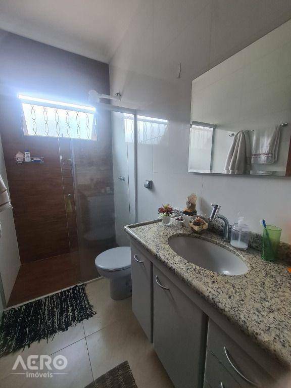 Casa à venda com 3 quartos, 250m² - Foto 5