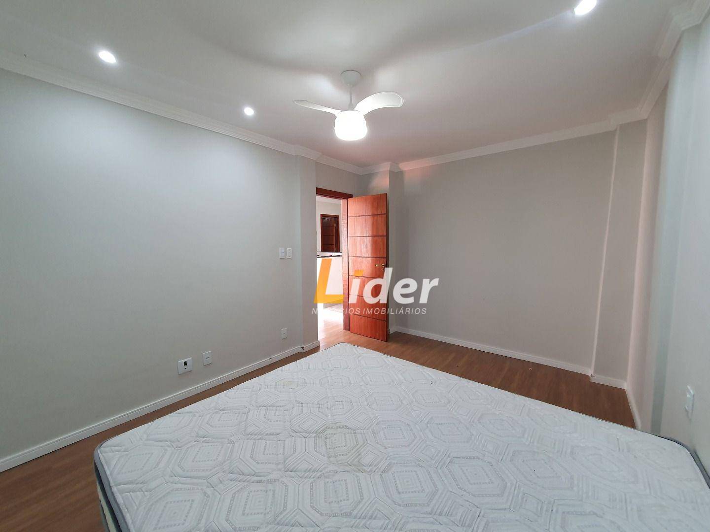 Casa à venda com 3 quartos, 80m² - Foto 8