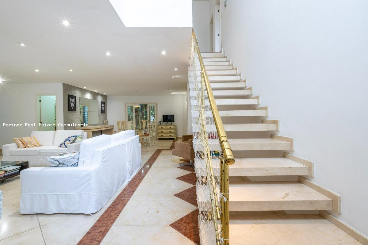 Casa à venda com 6 quartos, 1918m² - Foto 30