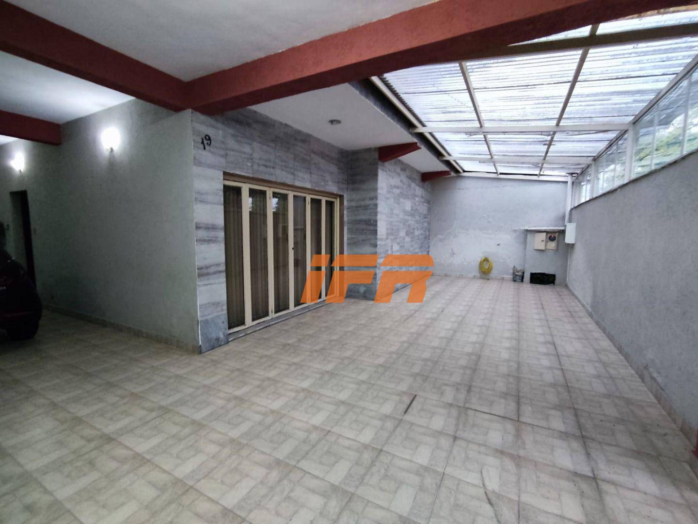 Sobrado à venda com 4 quartos, 400m² - Foto 1