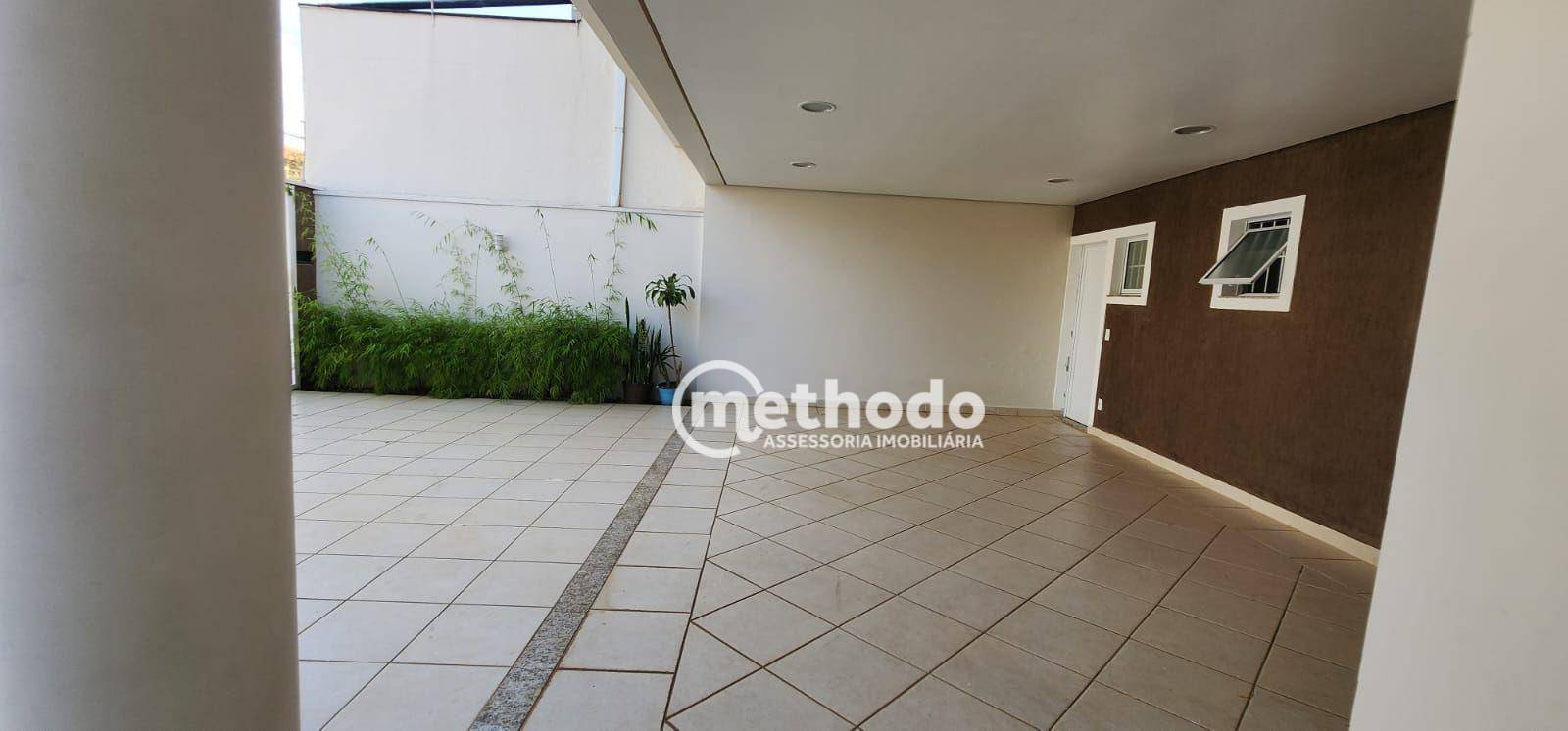 Casa à venda com 4 quartos, 330m² - Foto 2