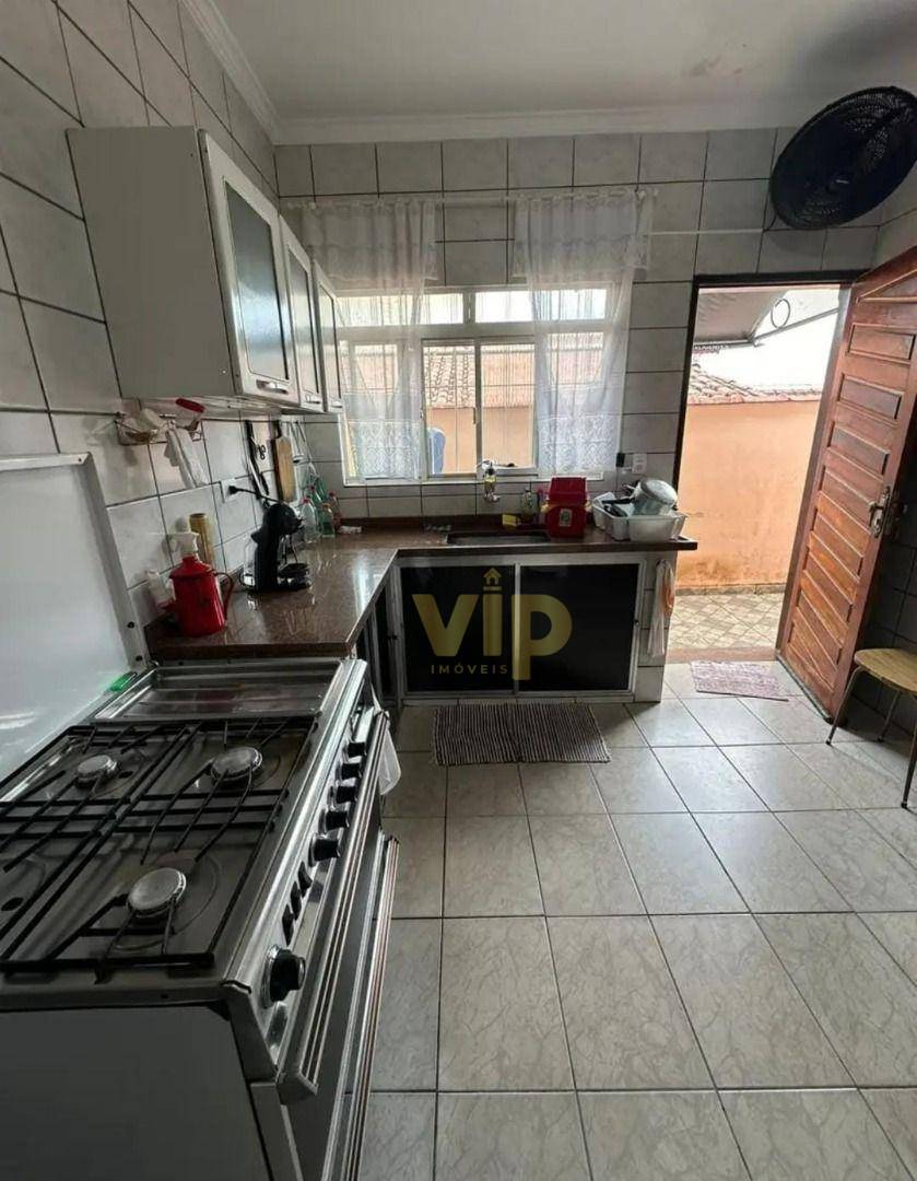 Casa à venda com 3 quartos, 200m² - Foto 2