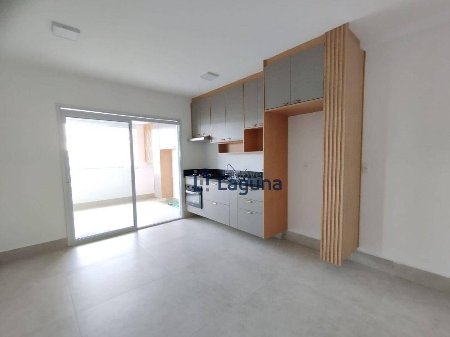 Apartamento à venda com 2 quartos, 70m² - Foto 1