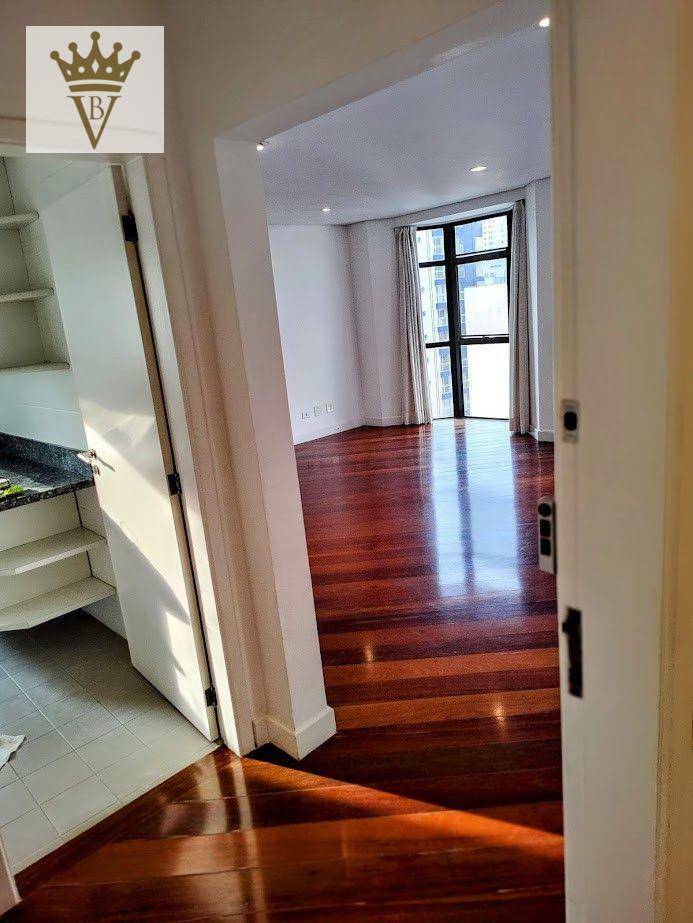 Apartamento para alugar com 3 quartos, 140m² - Foto 2