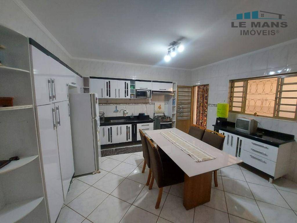 Chácara à venda com 3 quartos, 252m² - Foto 1