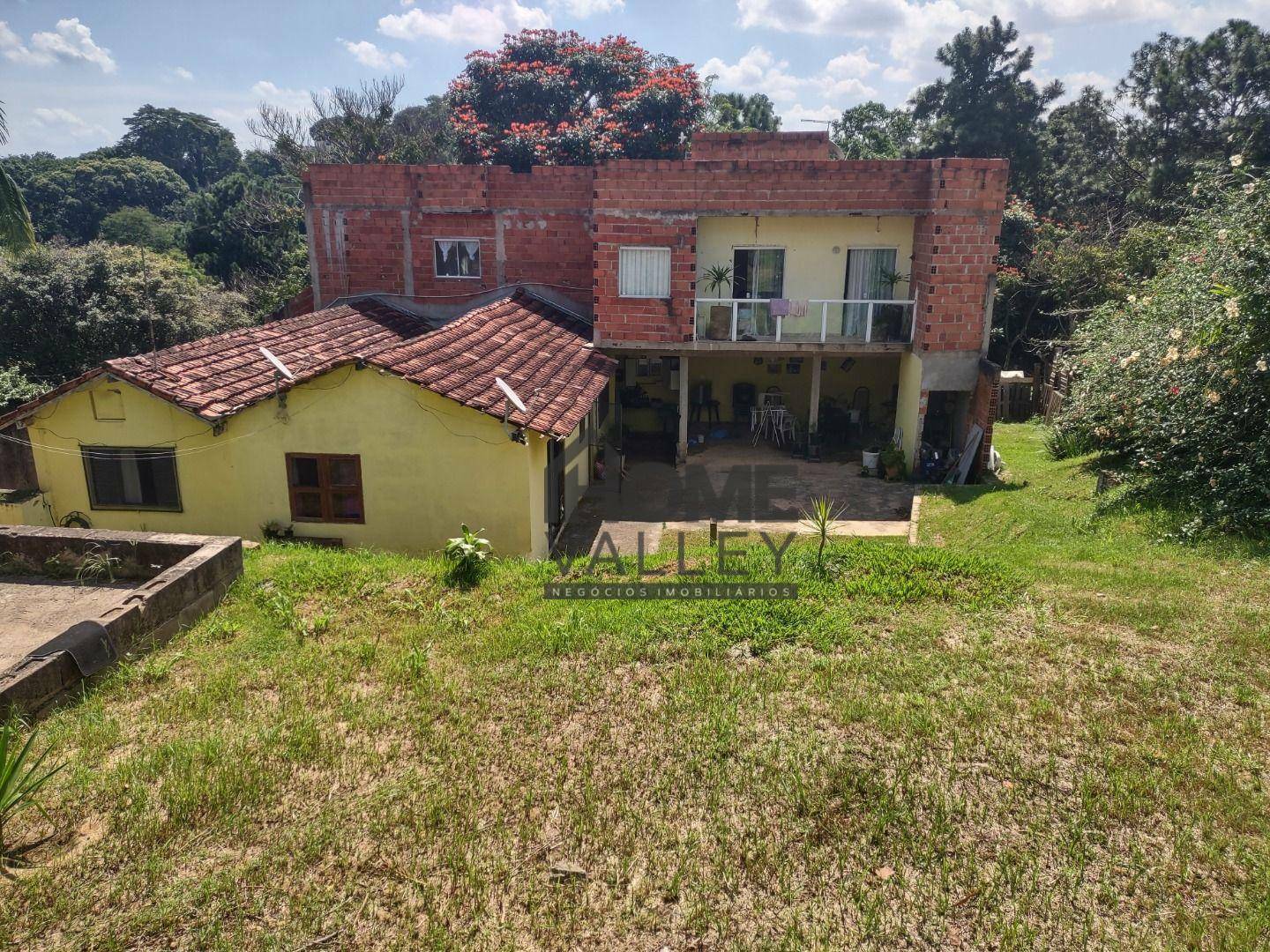 Chácara à venda e aluguel com 3 quartos, 200m² - Foto 1