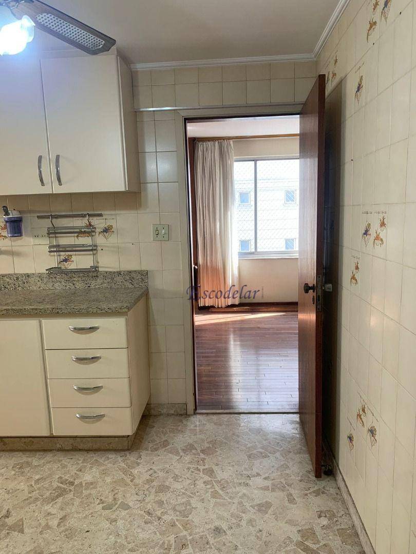 Apartamento à venda com 3 quartos, 180m² - Foto 2