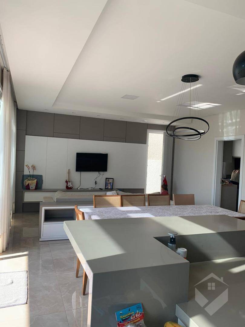 Sobrado à venda com 3 quartos, 256m² - Foto 2