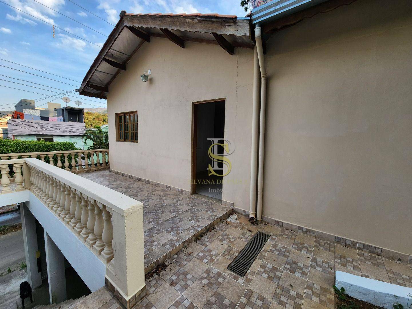 Casa à venda com 3 quartos, 227m² - Foto 4