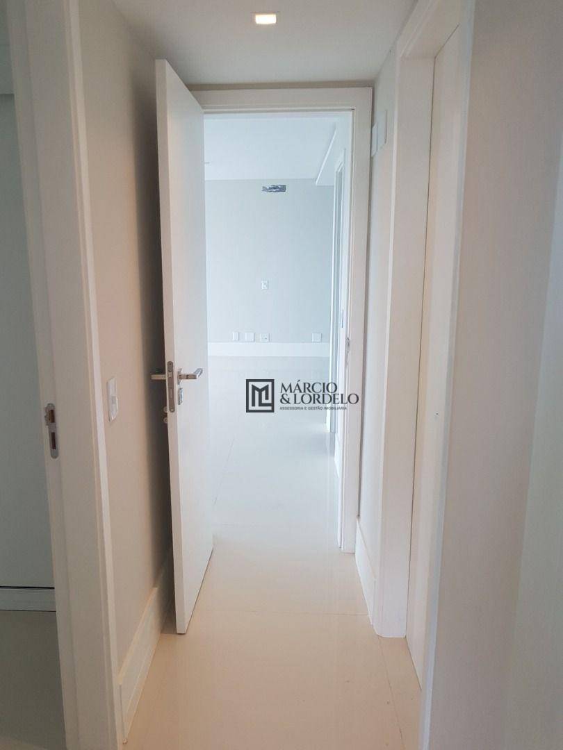 Apartamento à venda com 3 quartos, 134m² - Foto 1