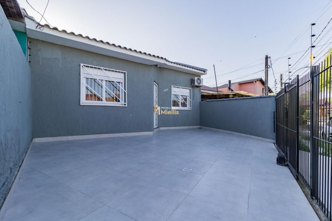 Casa à venda com 2 quartos, 80m² - Foto 1
