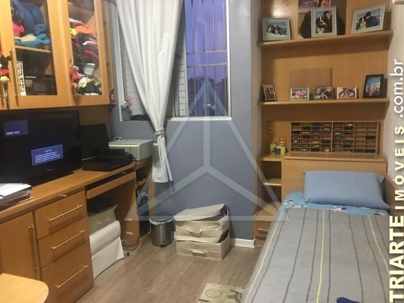 Apartamento à venda com 3 quartos, 77m² - Foto 2