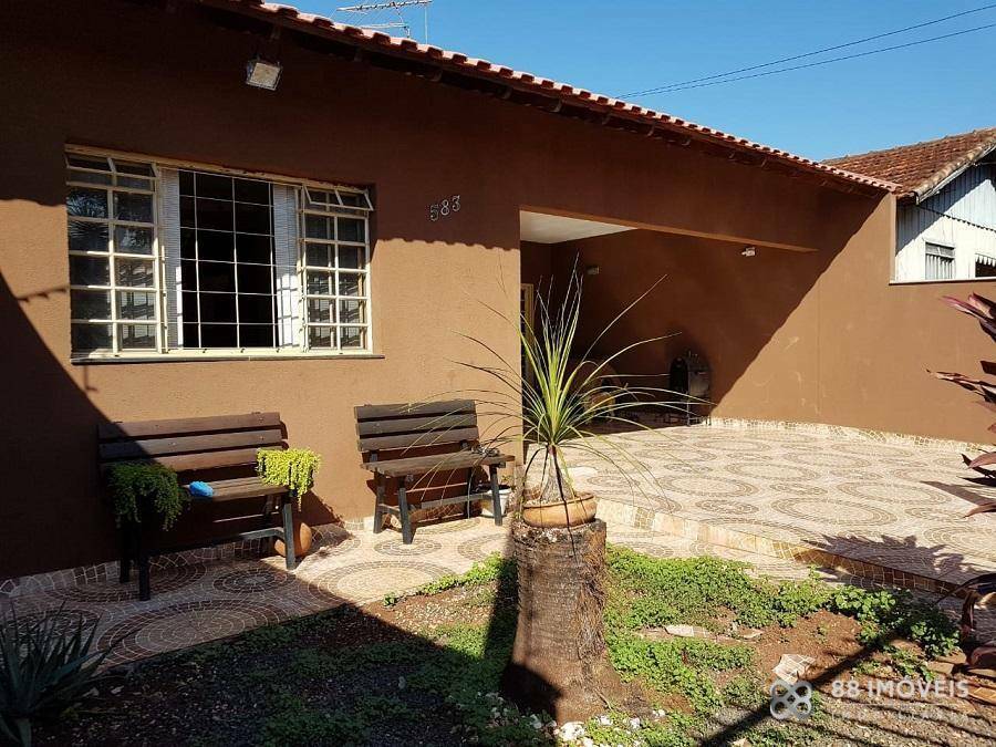 Casa à venda com 3 quartos, 180m² - Foto 1