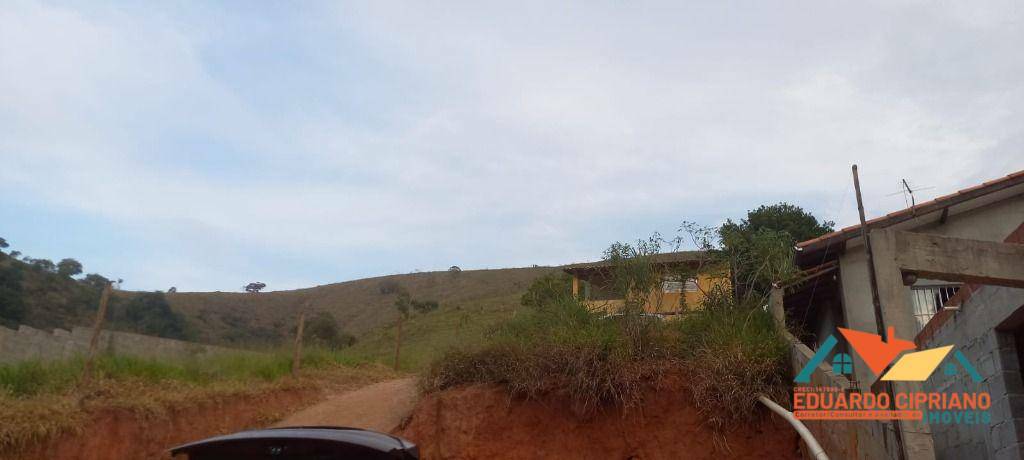 Casa à venda com 2 quartos, 54m² - Foto 2
