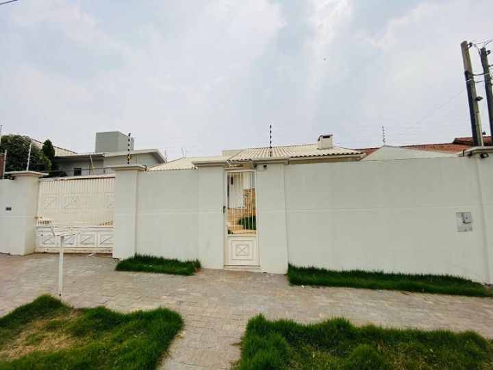 Casa à venda com 4 quartos, 327m² - Foto 1