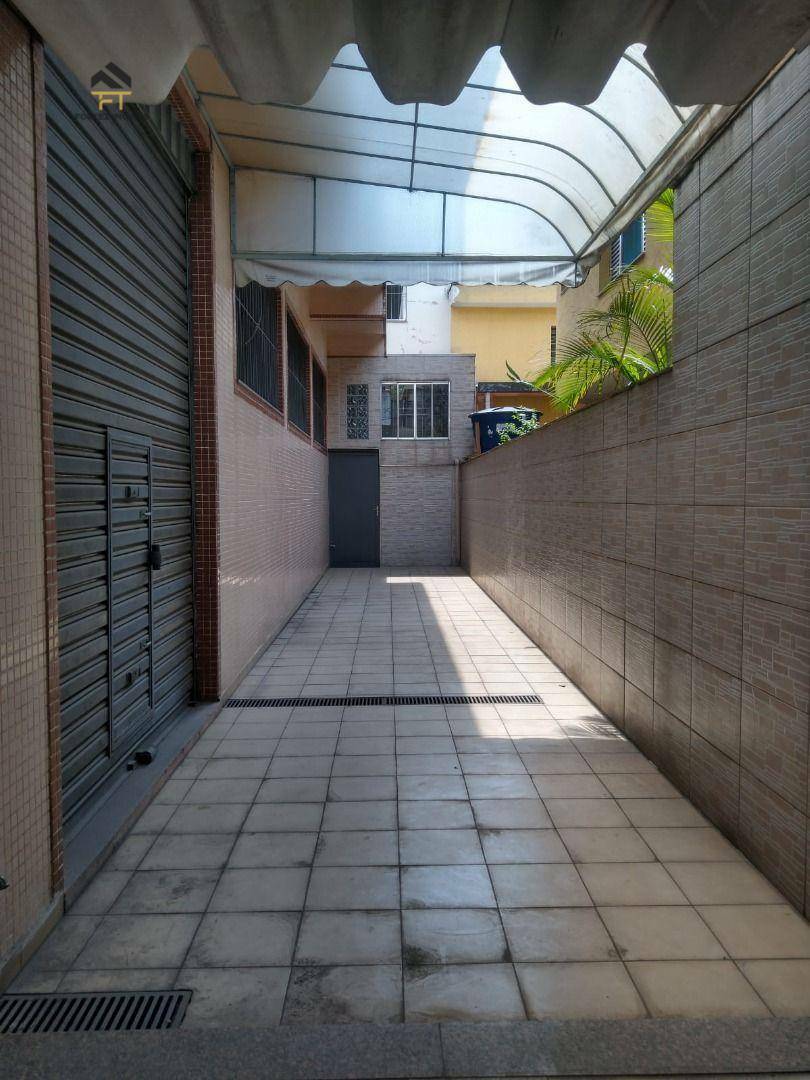 Casa à venda com 3 quartos, 266m² - Foto 2