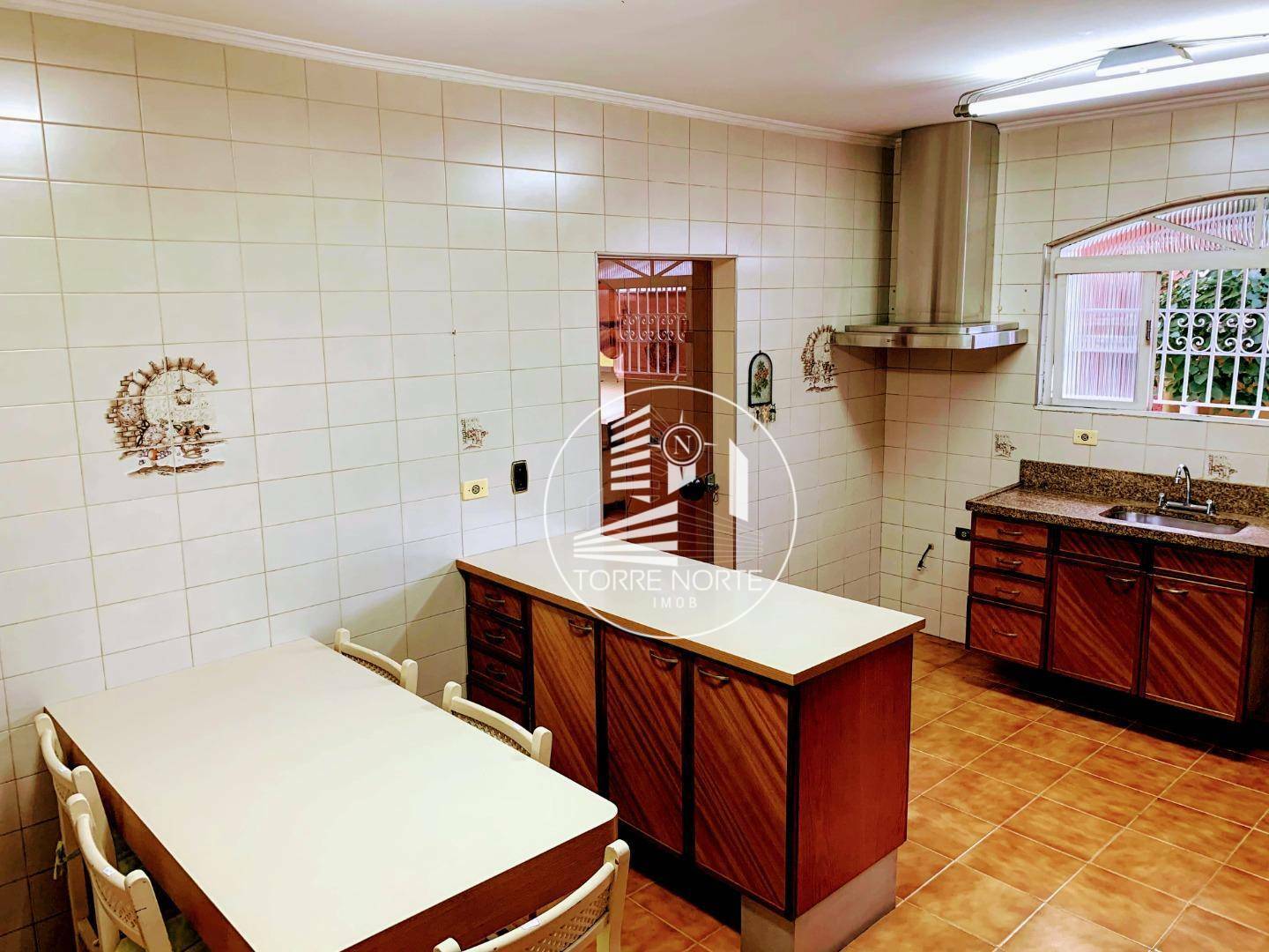 Casa à venda com 4 quartos, 250m² - Foto 8