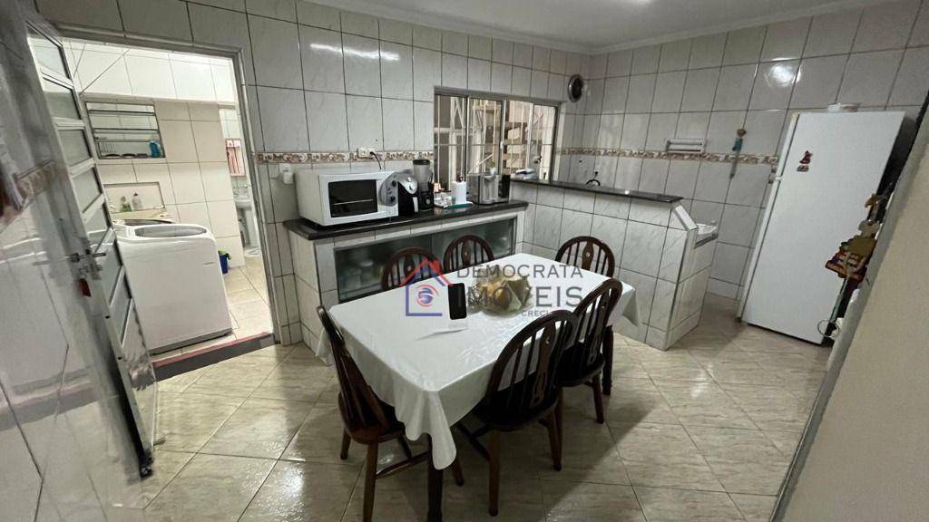 Sobrado à venda com 3 quartos, 140m² - Foto 4