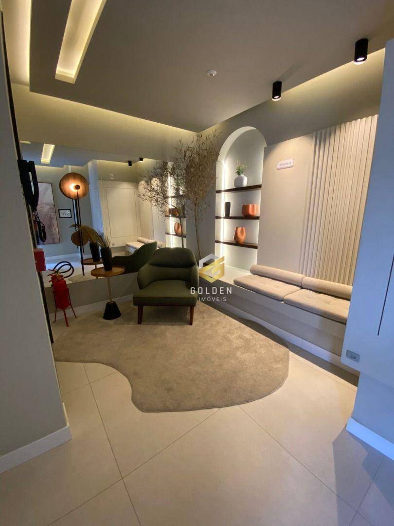 Apartamento à venda com 3 quartos, 103m² - Foto 1