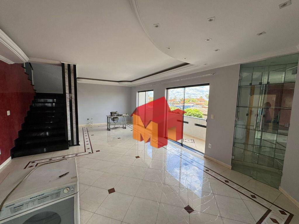 Casa para alugar com 3 quartos, 200m² - Foto 1