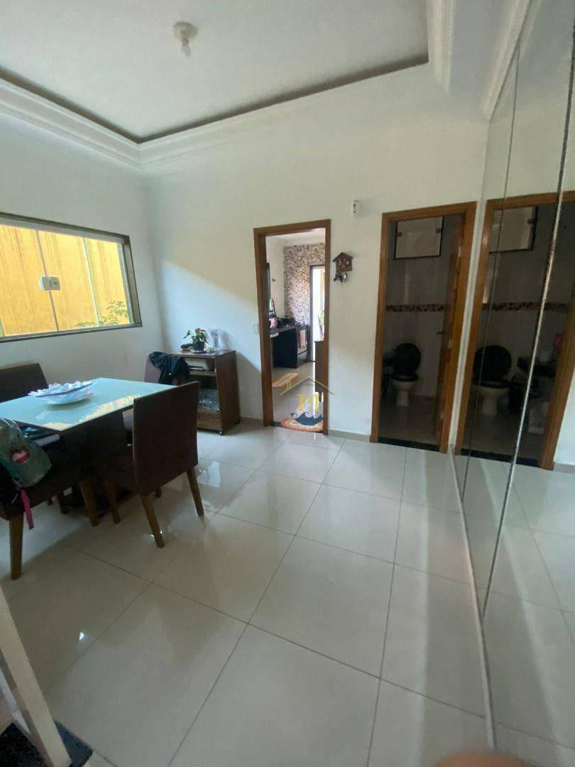 Casa à venda com 3 quartos, 180m² - Foto 2