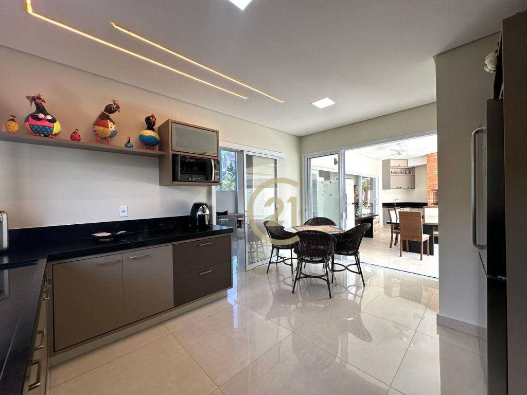 Casa de Condomínio para alugar com 4 quartos, 295m² - Foto 5