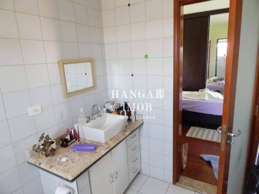 Casa à venda com 5 quartos, 220m² - Foto 25