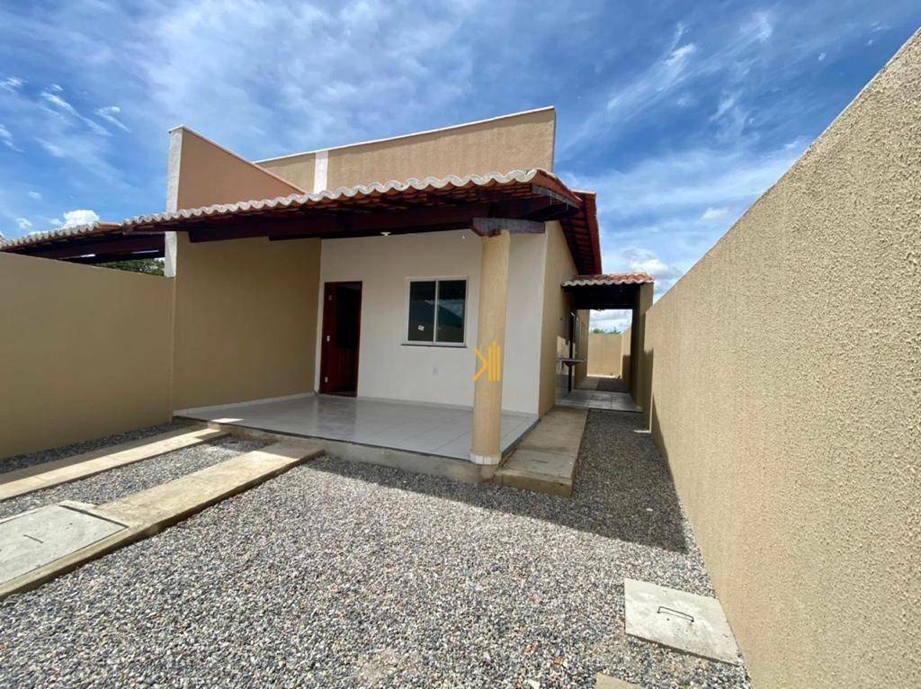 Casa à venda com 2 quartos, 72m² - Foto 1