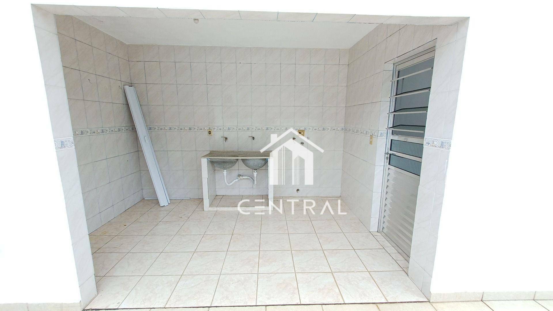 Casa para alugar com 5 quartos, 130m² - Foto 14