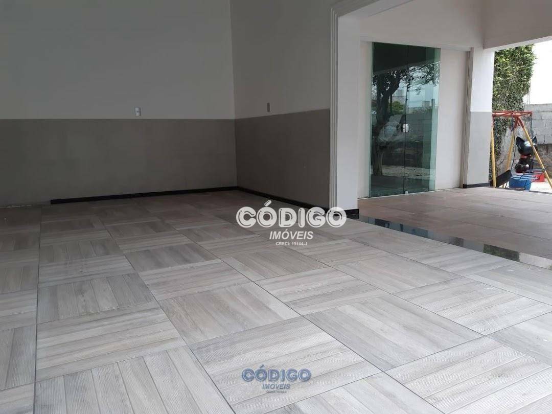 Casa à venda com 3 quartos, 330m² - Foto 18