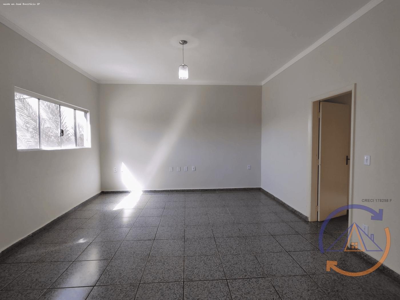 Casa à venda com 3 quartos, 300m² - Foto 3