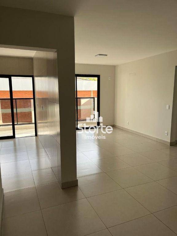 Apartamento à venda com 3 quartos, 112m² - Foto 3