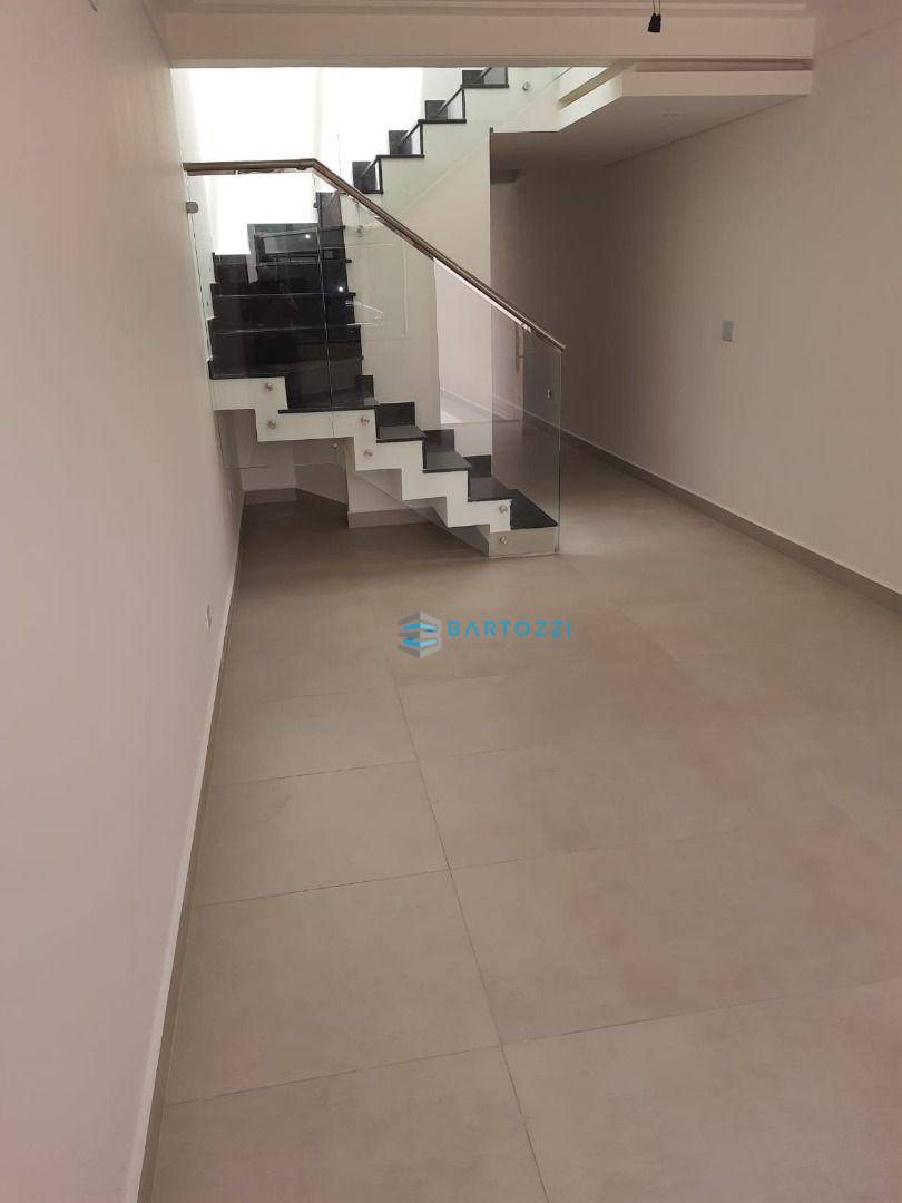 Sobrado à venda com 3 quartos, 110m² - Foto 1