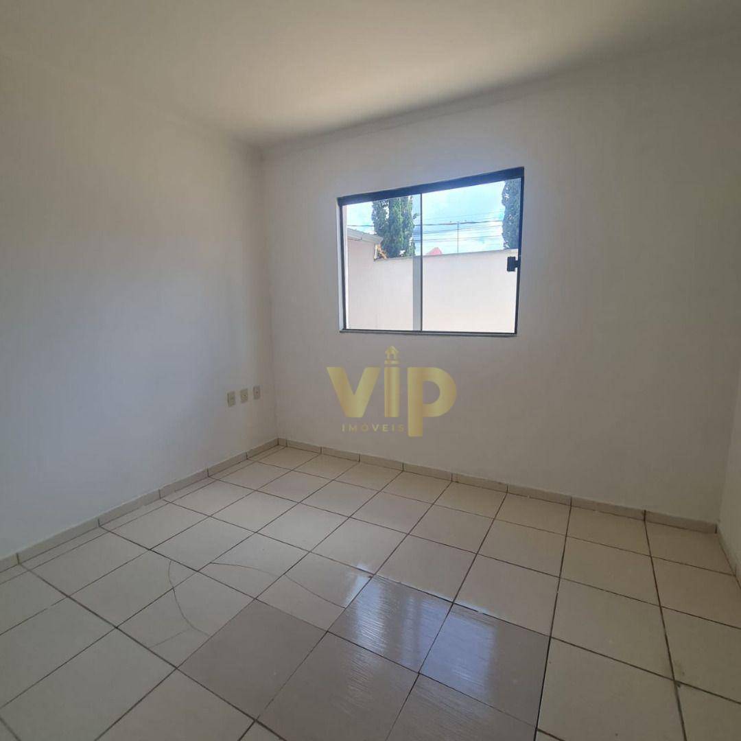 Casa à venda com 2 quartos, 70m² - Foto 1