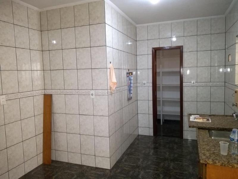 Casa à venda com 3 quartos, 220m² - Foto 17